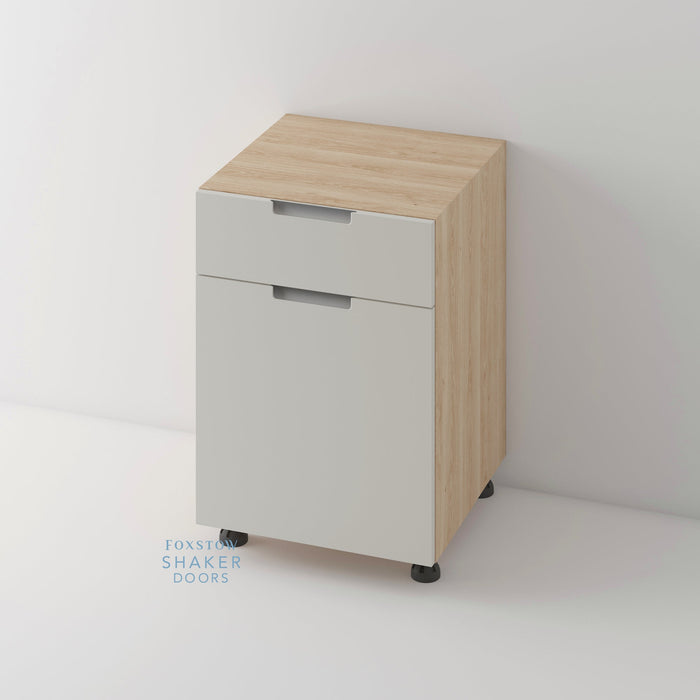 Painted, Stop J Groove Stainless Steel Insert Kitchen Door and Roble Oak Cabinet