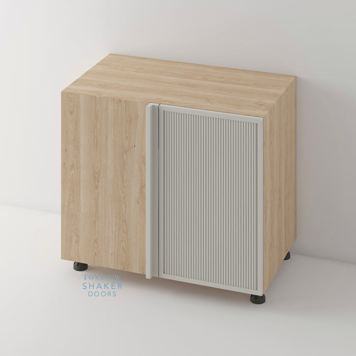 Painted, Slimline Shaker Reeded Kitchen Door and Natural Oak Cabinet