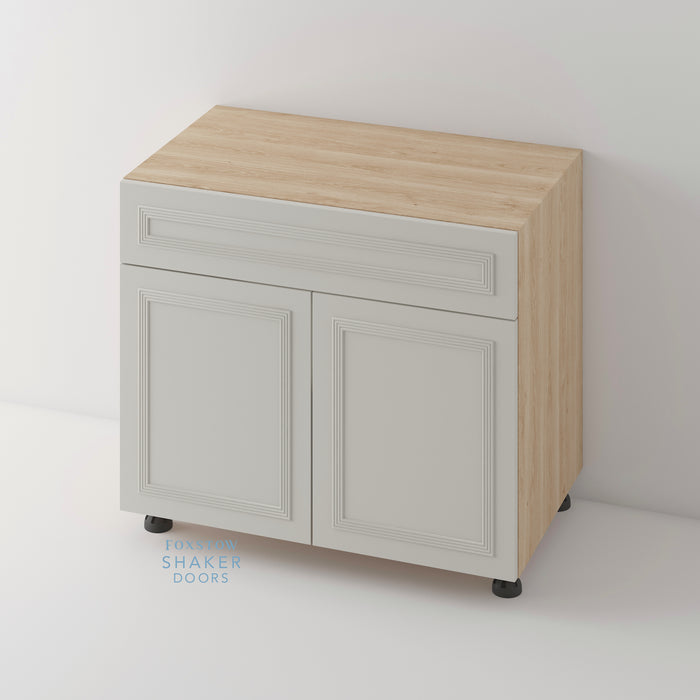 Painted, Flat Reed Moulding Kitchen Door and Natural Oak Veneered Cabinet